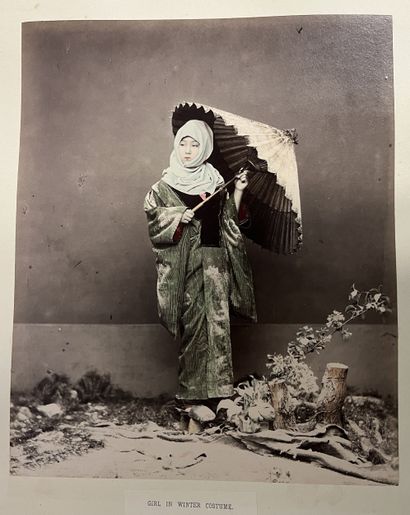 Grand Album en laque avec personnages vers...