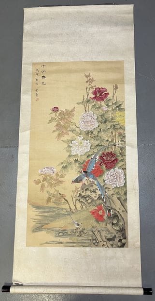 Large traditional Chinese painting scroll...