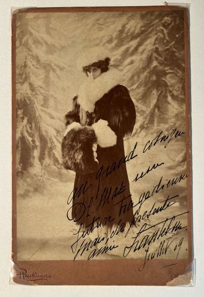 Photographie. Portrait de Mlle Lantelme c.1909...