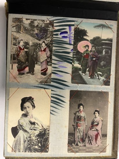 Grand Album en laque et nacre vers 1900 entièrement...