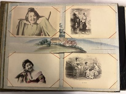 Grand Album en laque et nacre vers 1900 entièrement...