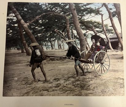 Grand Album en laque avec personnages vers...