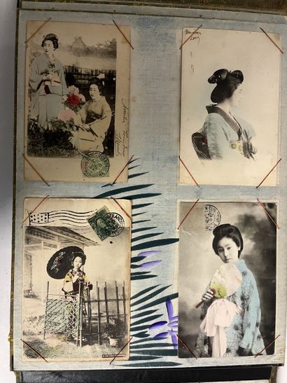 Grand Album en laque et nacre vers 1900 entièrement...