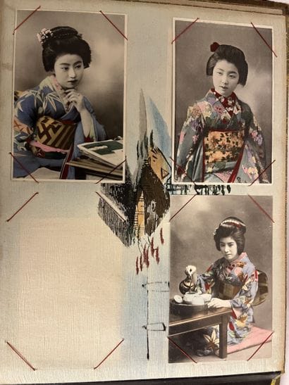 Grand Album en laque vers 1900 entièrement...