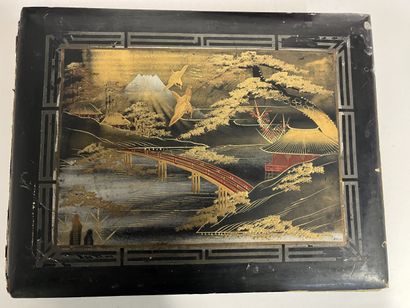 Grand Album en laque vers 1900 entièrement...