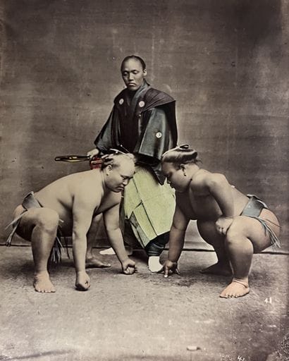 Grand Album en laque avec personnages vers...