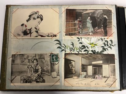 Grand Album en laque et nacre vers 1900 entièrement...