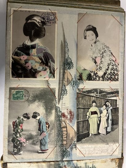 Grand Album en laque et nacre vers 1900 entièrement...