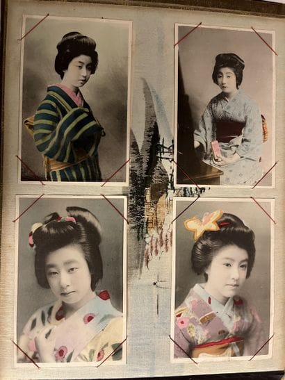Grand Album en laque vers 1900 entièrement...