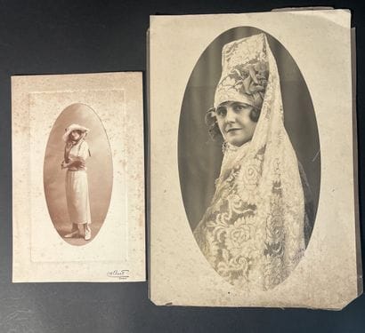 Photographs. 17 photographs of theater actresses...