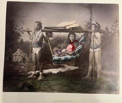 Grand Album en laque avec personnages vers...