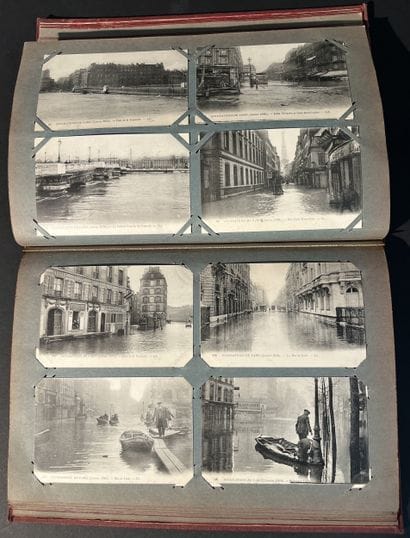 Album aux armes de la ville de Paris regroupant...