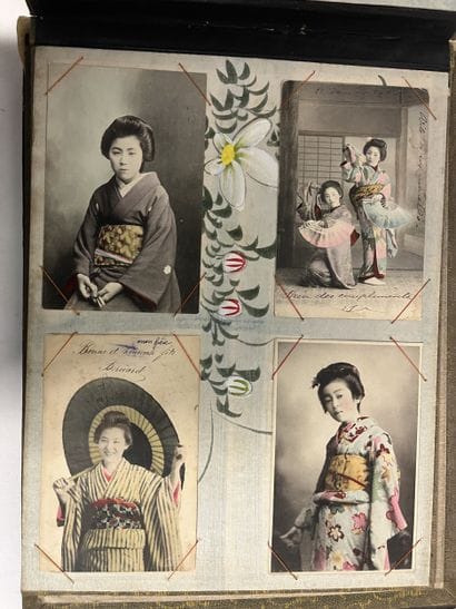 Grand Album en laque et nacre vers 1900 entièrement...