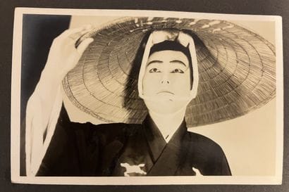 Album regroupant 28 photographies dont une...