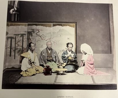 Grand Album en laque avec personnages vers...