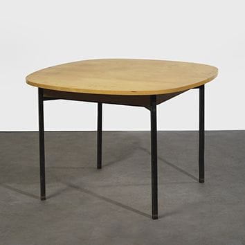 Pierre GUARICHE (1926-1995)

Table de salle...