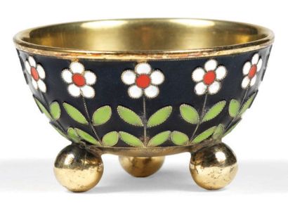 SALERON tripode en argent (875 millièmes)...