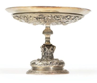 TAZZA en bronze argenté de style Renaissance...