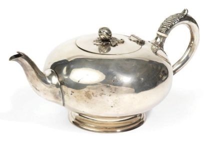 THÉIÈRE en métal de forme ronde, le couvercle...