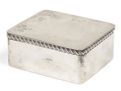 BOÎTE rectangulaire en argent (800 millièmes)...