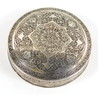 BOÎTE ronde en argent 84 zolotniks (875 millièmes)...
