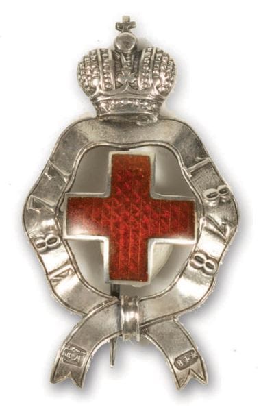 INSIGNE DE LA CROIX ROUGE pendant la guerre...