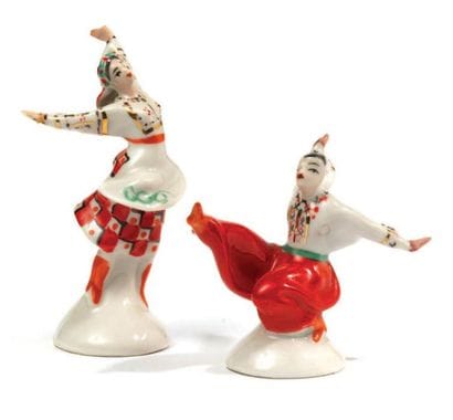 PAIRE DE FIGURINES en porcelaine d'époque...