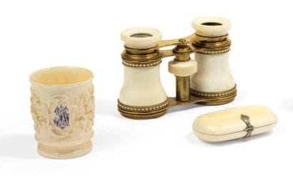 LOT DE 3 OBJETS en ivoire comprenant une...