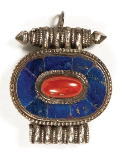 PENDENTIF en argent orné de placage de lapis-lazuli...