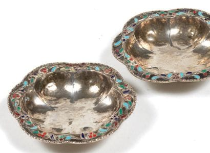 PAIRE DE COUPELLES en argent de forme polylobée,...