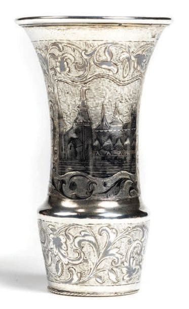 TIMBALE en argent 84 zolotniks (875 millièmes)...