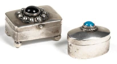 LOT DE 2 BOÎTES À PILULES 925, l'une rectangulaire...