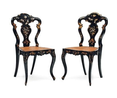 Paire de chaises cannées en bois doré et...