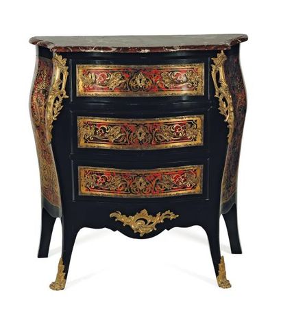 Commode en marqueterie Boulle ouvrant à trois...