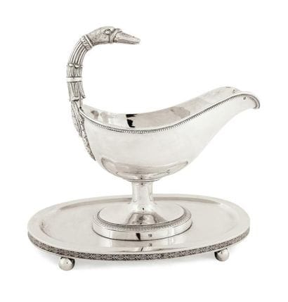 Saucière casque en argent et son plateau...