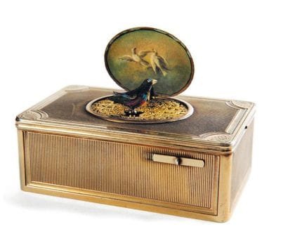 Boite automate à musique en bronze doré à...