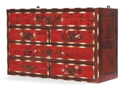 Petit cabinet en écaille rouge, ivoire et...