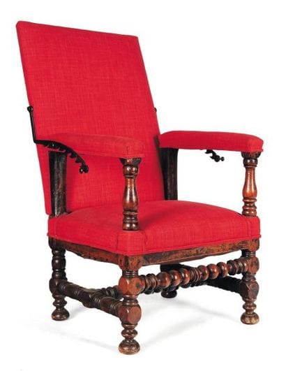 Fauteuil à dossier inclinable en noyer tourné,...
