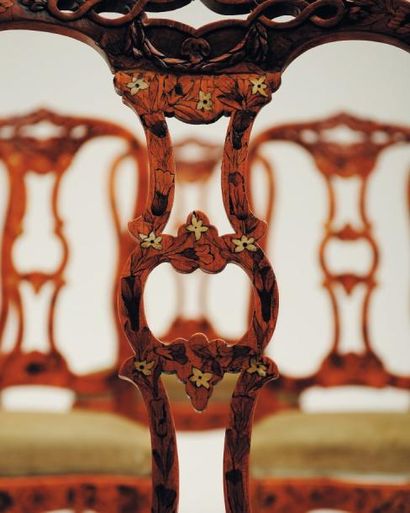 Suite de six chaises en noyer teinté et ivoire...