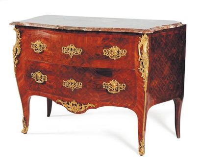 Commode en marqueterie de bois de rose à...