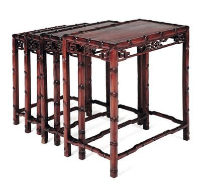 Quatre tables gigognes (accidents) H_65 cm...