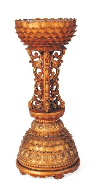 Socle en bois redoré sculpté en fleurs de...