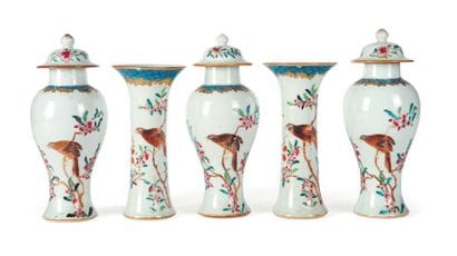 Garniture en porcelaine, comprenant trois...