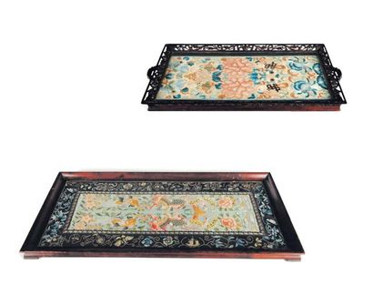 Deux plateaux à décor brodé. Chine. L_55...