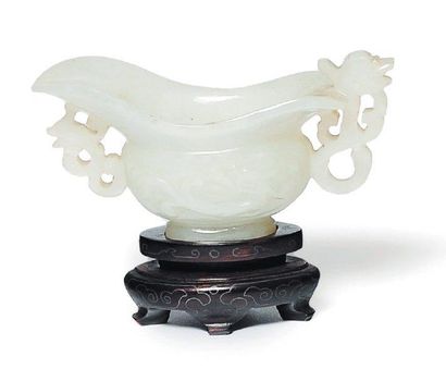 Petite coupe en jade. Prises découpées. Chine....