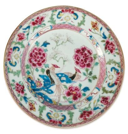 Assiette en porcelaine. Chine, famille rose,...