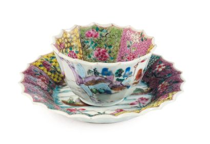 Sorbet et son présentoir en porcelaine. Chine,...