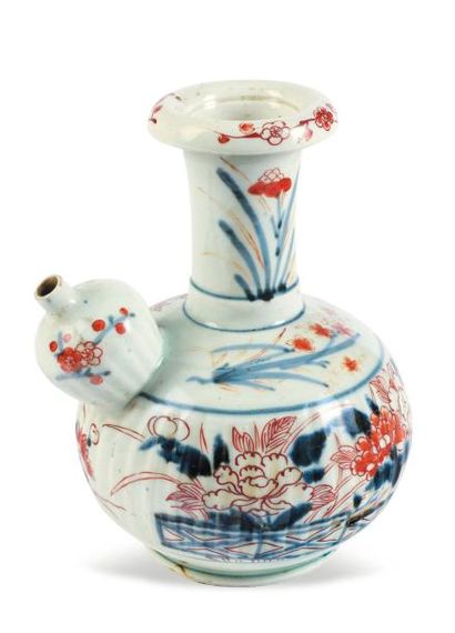 Kendi en porcelaine imari. Japon, XVIIIe...