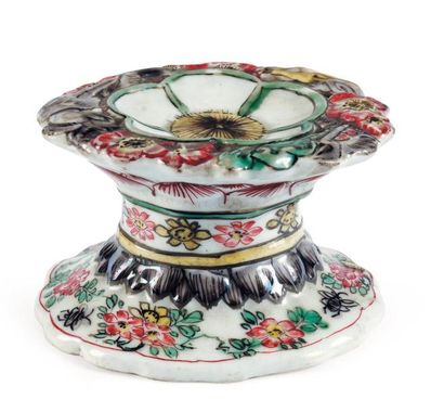 Saleron en porcelaine. Chine, époque Kangxi....