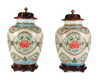 Paire de potiches Wucai Chine. H_32 cm et...